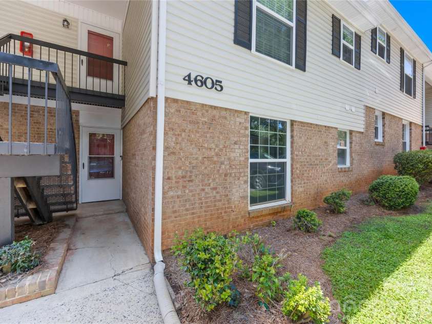 4605 Coronado Drive, Charlotte, NC 28212.  MLS# CAR4413113, YatesRealty ID 23539. 