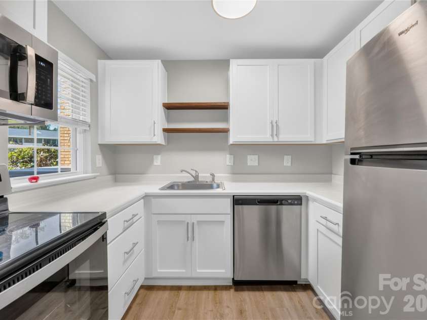 4605 Coronado Drive, Charlotte, NC 28212.  MLS# CAR4413113, YatesRealty ID 23539. 
