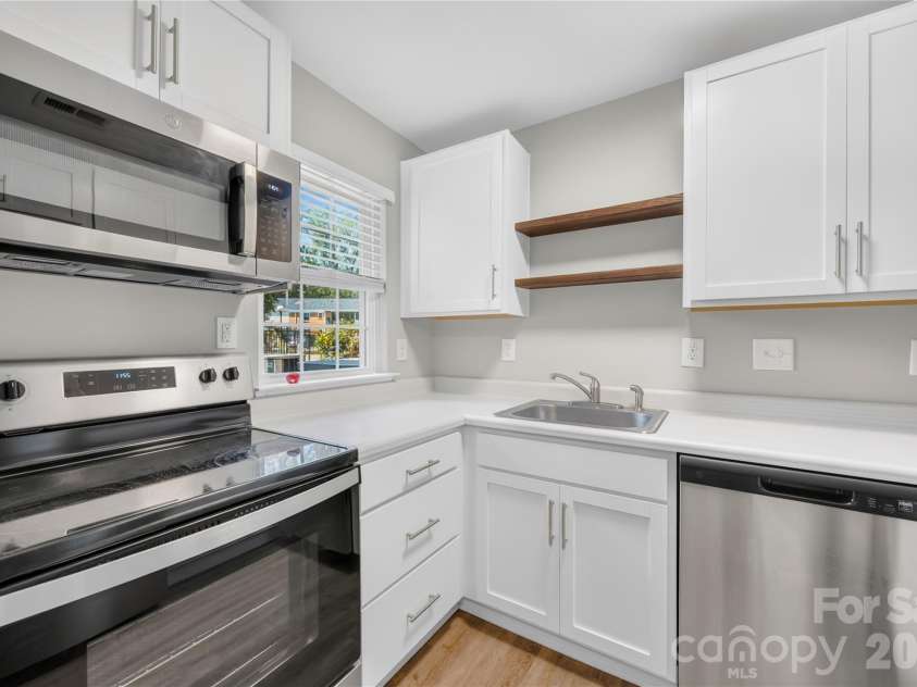 4605 Coronado Drive, Charlotte, NC 28212.  MLS# CAR4413113, YatesRealty ID 23539. 