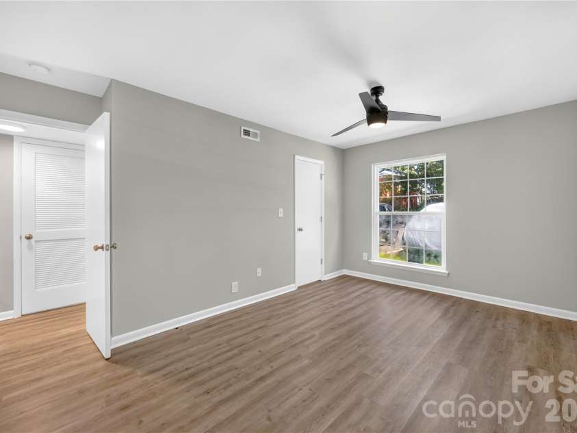 4605 Coronado Drive, Charlotte, NC 28212.  MLS# CAR4413113, YatesRealty ID 23539. 