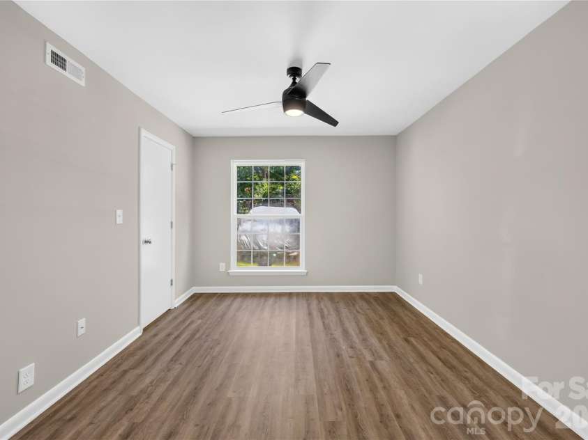4605 Coronado Drive, Charlotte, NC 28212.  MLS# CAR4413113, YatesRealty ID 23539. 