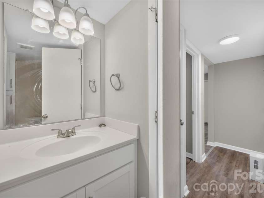 4605 Coronado Drive, Charlotte, NC 28212.  MLS# CAR4413113, YatesRealty ID 23539. 