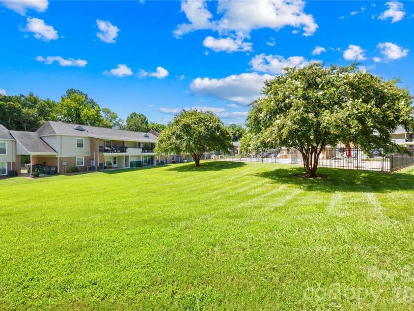 4605 Coronado Drive, Charlotte, NC 28212.  MLS# CAR4413113, YatesRealty ID 23539. 