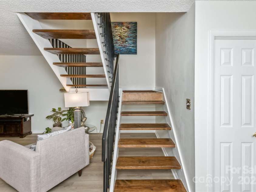 503 Crowfields Lane, Asheville, NC 28803.  MLS# CAR4269108, YatesRealty ID 23540. 