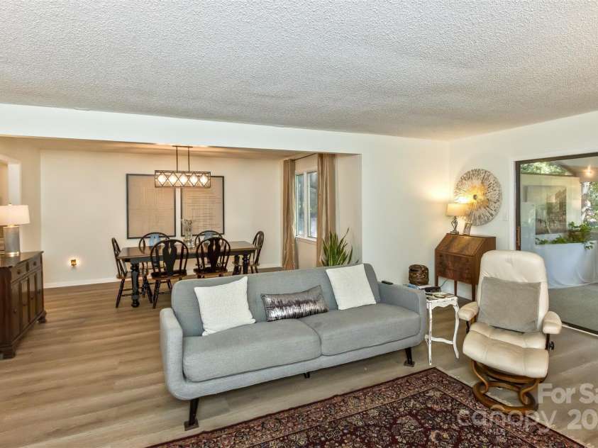 503 Crowfields Lane, Asheville, NC 28803.  MLS# CAR4269108, YatesRealty ID 23540. Great room