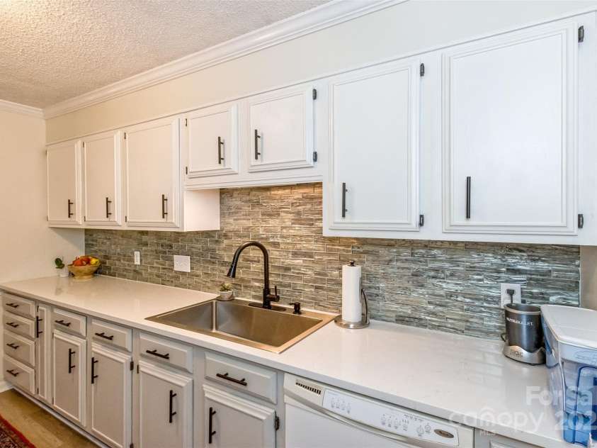 503 Crowfields Lane, Asheville, NC 28803.  MLS# CAR4269108, YatesRealty ID 23540. Newly renovated kitchen. Sleek and fresh
