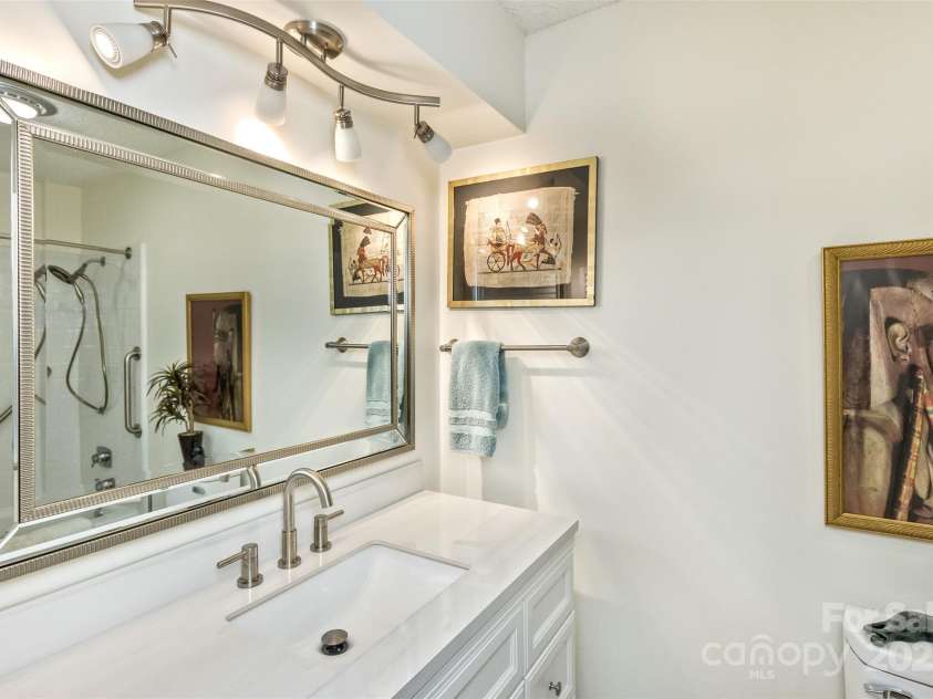 503 Crowfields Lane, Asheville, NC 28803.  MLS# CAR4269108, YatesRealty ID 23540. Primary bathroom.  Freshly renovated