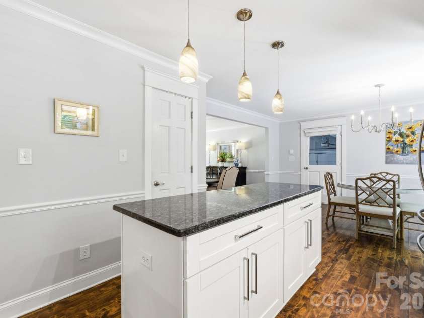 6217 Eagle Claw Court, Mint Hill, NC 28227.  MLS# CAR4382735, YatesRealty ID 23540. Large Ktichen Island