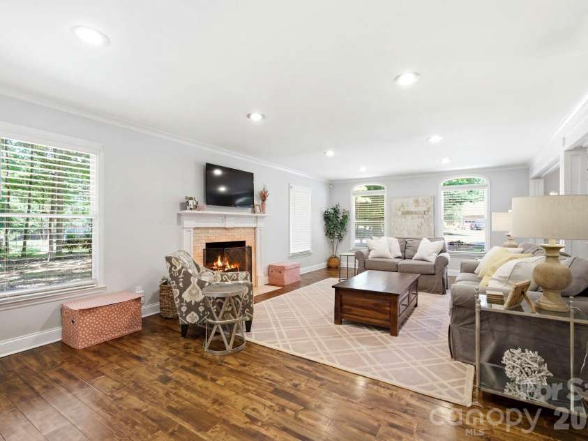 6217 Eagle Claw Court, Mint Hill, NC 28227.  MLS# CAR4382735, YatesRealty ID 23540. Lots of Natural Light