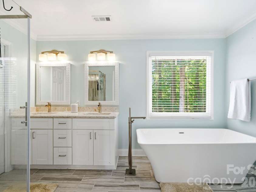 6217 Eagle Claw Court, Mint Hill, NC 28227.  MLS# CAR4382735, YatesRealty ID 23540. Primary Bathroom