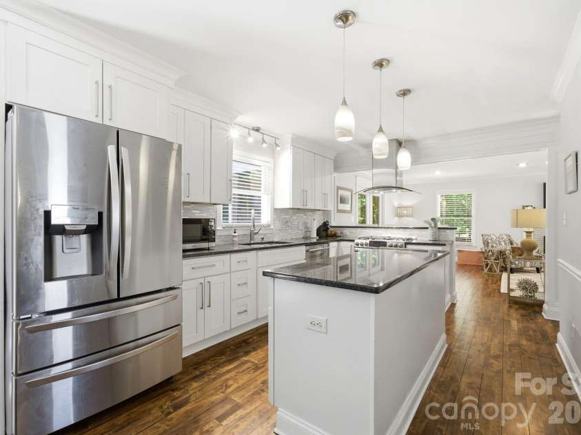 6217 Eagle Claw Court, Mint Hill, NC 28227.  MLS# CAR4382735, YatesRealty ID 23540. Updated Kitchen