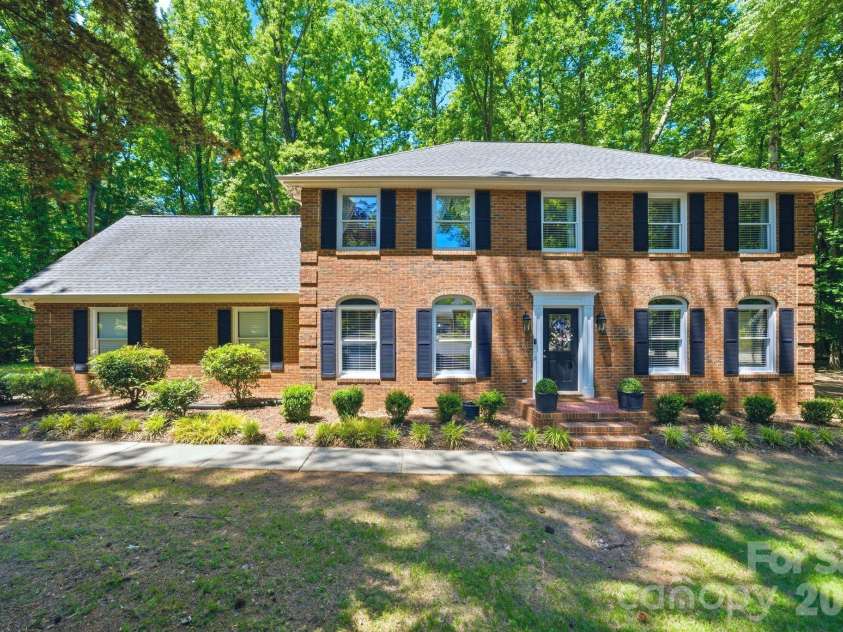 6217 Eagle Claw Court, Mint Hill, NC 28227.  MLS# CAR4382735, YatesRealty ID 23540. Welcome Home!