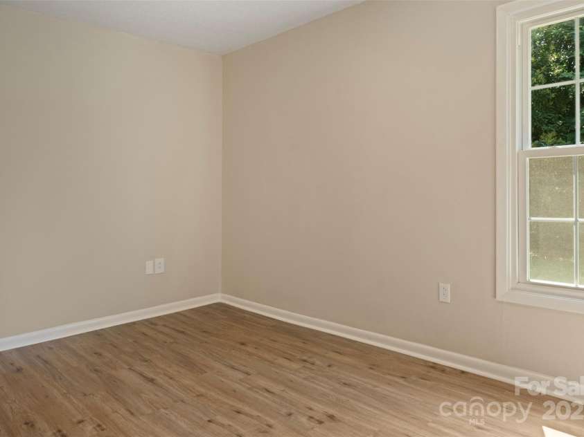 1218 Milan Road, Charlotte, NC 28216.  MLS# CAR4269370, YatesRealty ID 23542. 