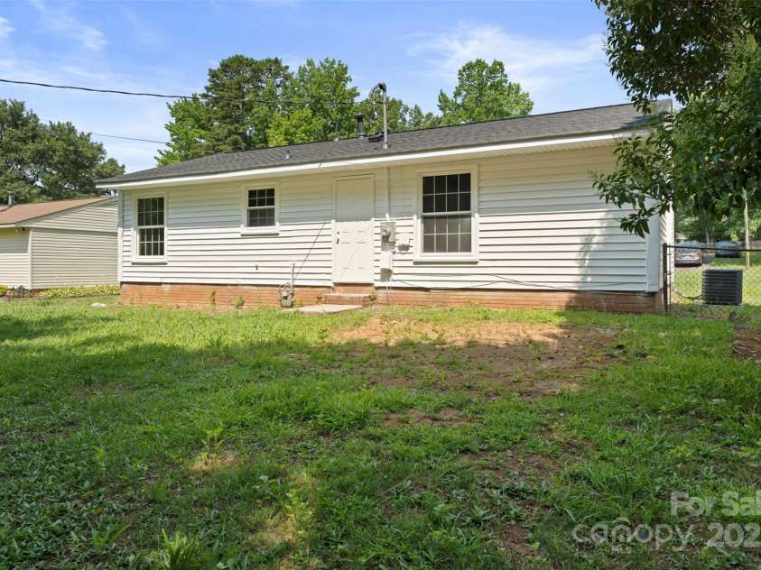 1218 Milan Road, Charlotte, NC 28216.  MLS# CAR4269370, YatesRealty ID 23542. 