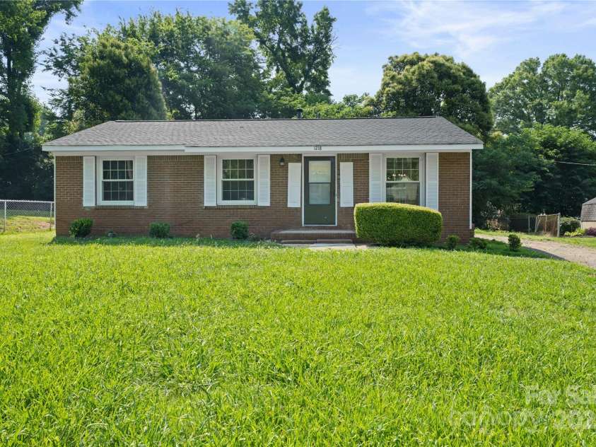 1218 Milan Road, Charlotte, NC 28216.  MLS# CAR4269370, YatesRealty ID 23542. 