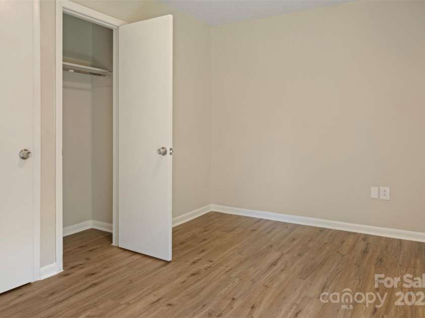 1218 Milan Road, Charlotte, NC 28216.  MLS# CAR4269370, YatesRealty ID 23542. 