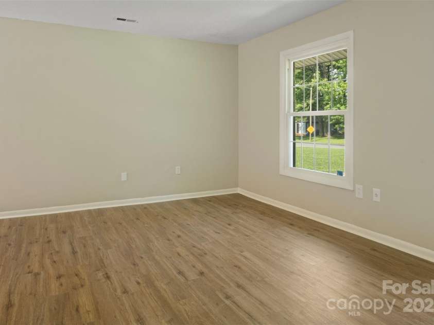 1218 Milan Road, Charlotte, NC 28216.  MLS# CAR4269370, YatesRealty ID 23542. 