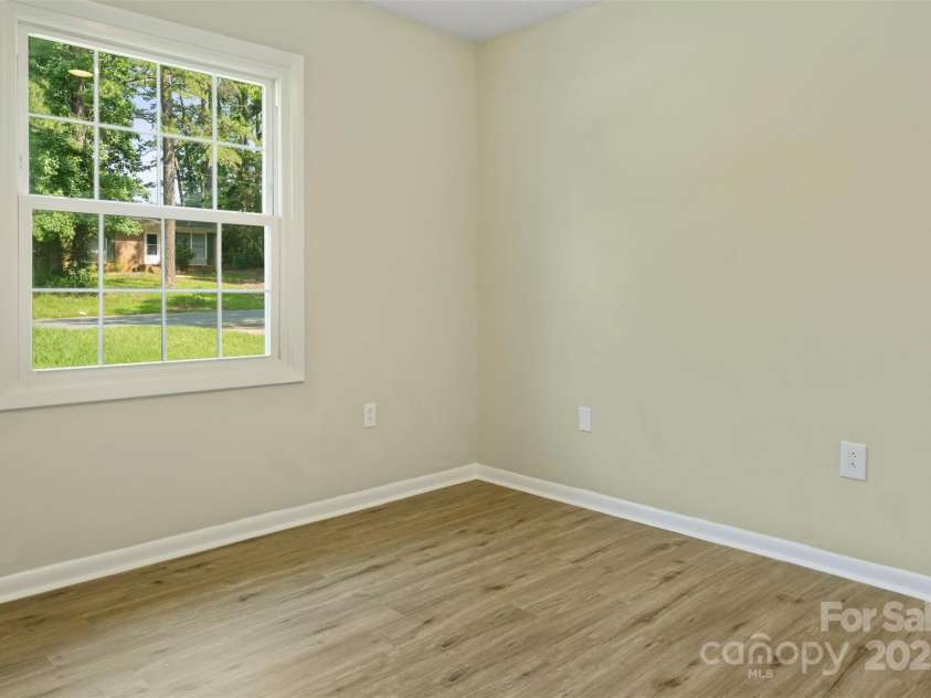 1218 Milan Road, Charlotte, NC 28216.  MLS# CAR4269370, YatesRealty ID 23542. 