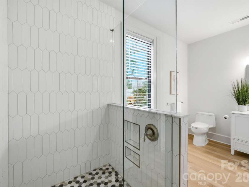 4328 Walker Road, Charlotte, NC 28211.  MLS# CAR4342591, YatesRealty ID 23543. En-suite bathroom