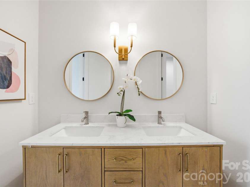 4328 Walker Road, Charlotte, NC 28211.  MLS# CAR4342591, YatesRealty ID 23543. Full Hallway Bathroom