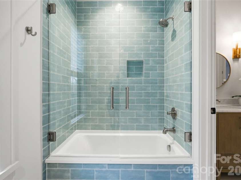 4328 Walker Road, Charlotte, NC 28211.  MLS# CAR4342591, YatesRealty ID 23543. Full Hallway Bathroom