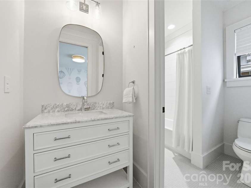 4328 Walker Road, Charlotte, NC 28211.  MLS# CAR4342591, YatesRealty ID 23543. Jack/Jill Bathroom