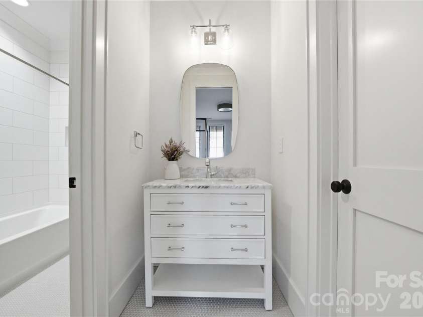 4328 Walker Road, Charlotte, NC 28211.  MLS# CAR4342591, YatesRealty ID 23543. Jack/Jill Bathroom
