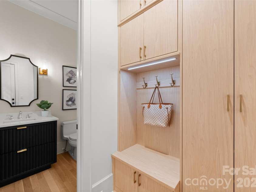 4328 Walker Road, Charlotte, NC 28211.  MLS# CAR4342591, YatesRealty ID 23543. Mud Room 1