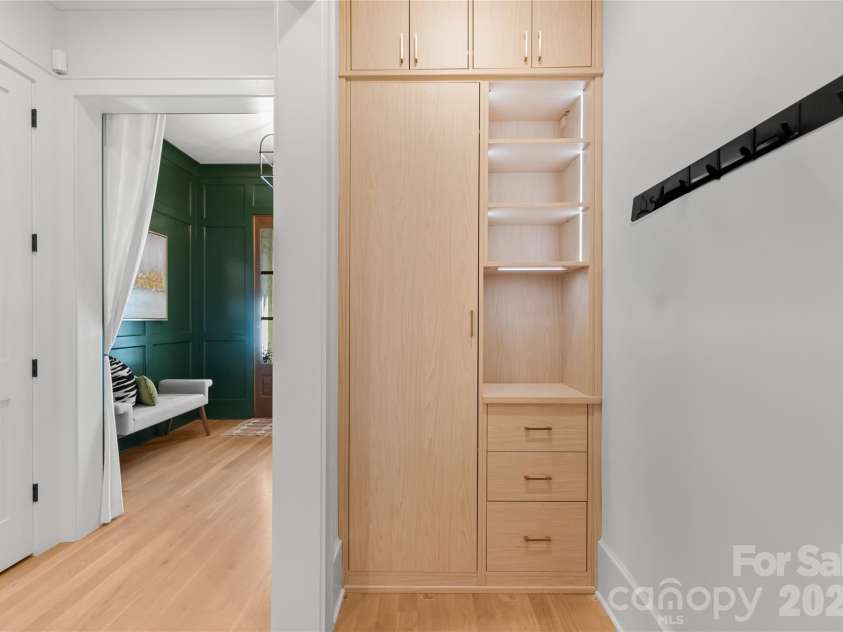 4328 Walker Road, Charlotte, NC 28211.  MLS# CAR4342591, YatesRealty ID 23543. Mud Room 2