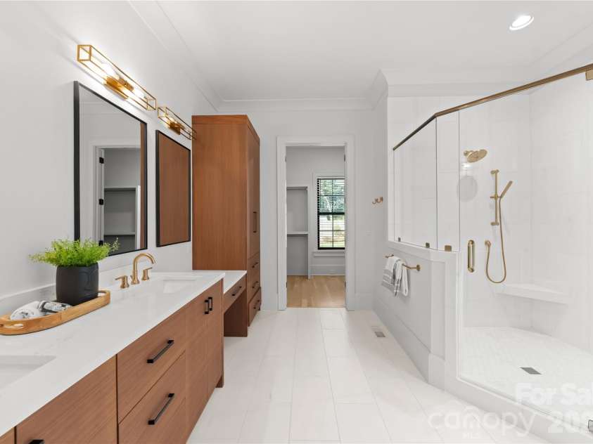 4328 Walker Road, Charlotte, NC 28211.  MLS# CAR4342591, YatesRealty ID 23543. Primary Bath