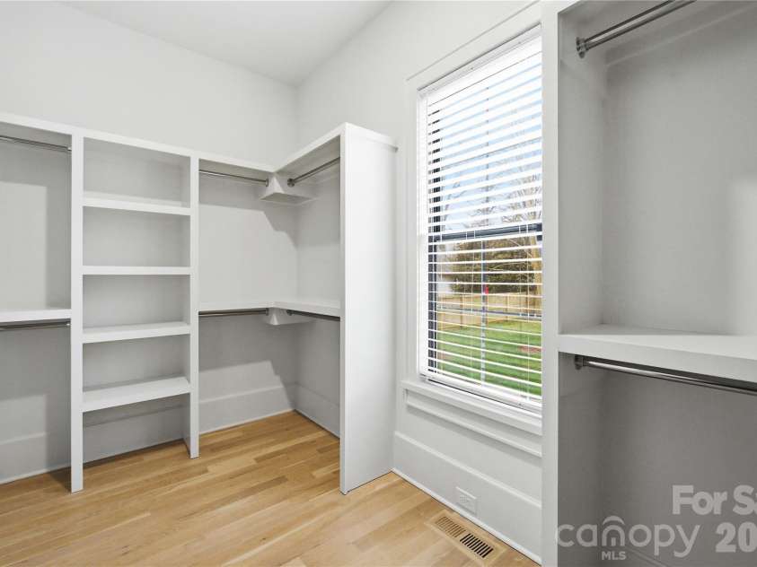 4328 Walker Road, Charlotte, NC 28211.  MLS# CAR4342591, YatesRealty ID 23543. Primary Closet