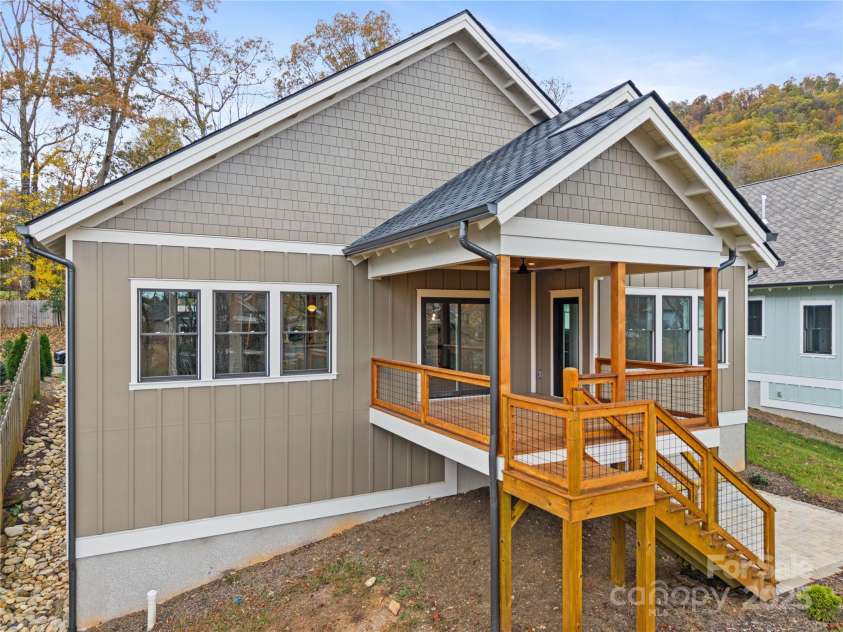 127 Creekside Valley Lane, Arden, NC 28704.  MLS# CAR4317956, YatesRealty ID 23544. 
