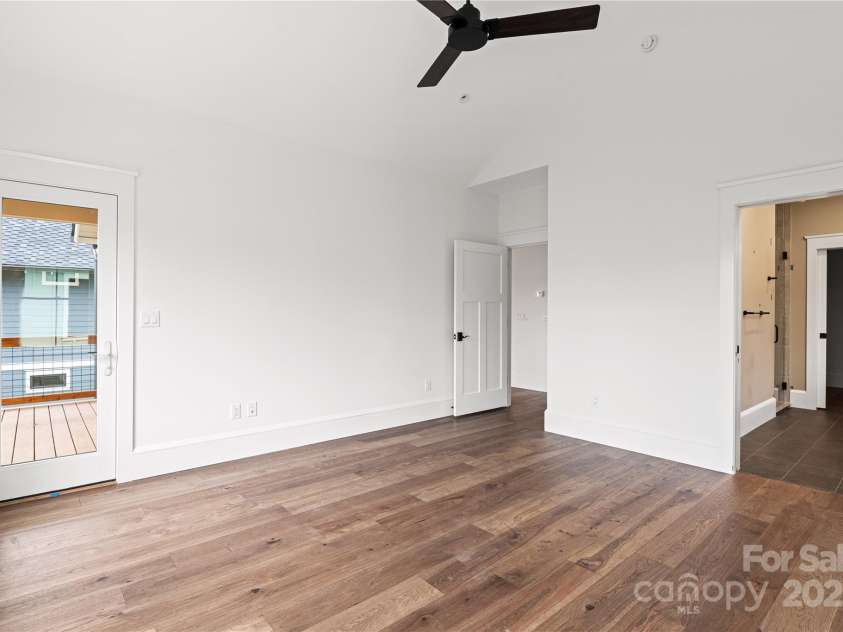 127 Creekside Valley Lane, Arden, NC 28704.  MLS# CAR4317956, YatesRealty ID 23544. Living Room