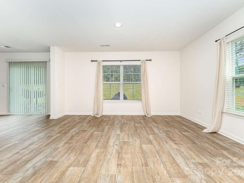 215 Lilys Place, Lexington, NC 27292.  MLS# CAR4275961, YatesRealty ID 23545. 