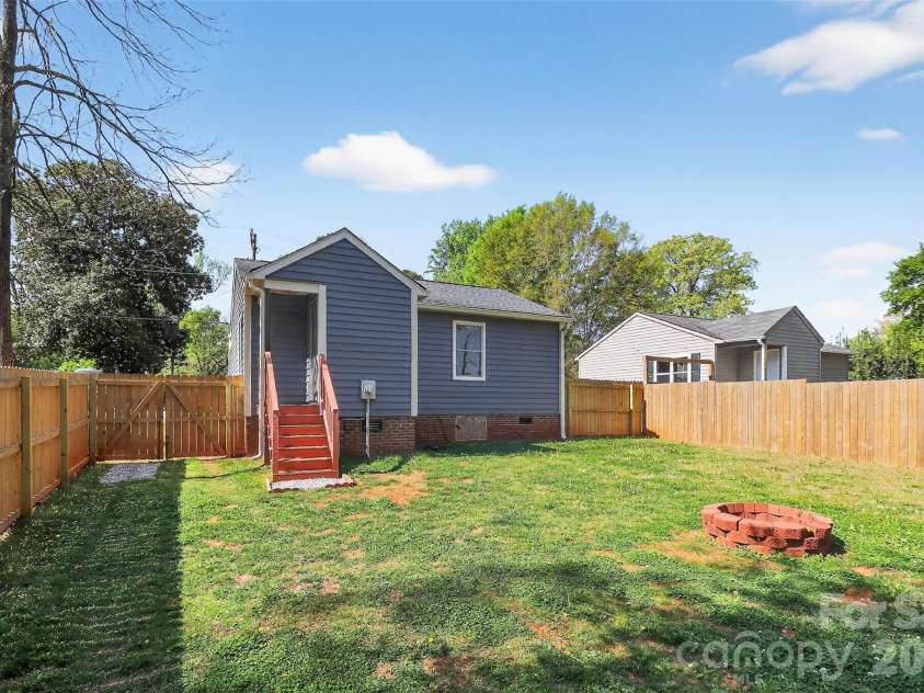 232 Avery Street, Fort Mill, SC 29715.  MLS# CAR4363194, YatesRealty ID 23545. 