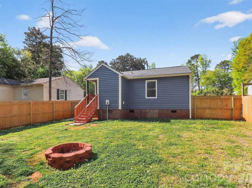 232 Avery Street, Fort Mill, SC 29715.  MLS# CAR4363194, YatesRealty ID 23545. 
