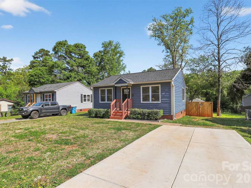 232 Avery Street, Fort Mill, SC 29715.  MLS# CAR4363194, YatesRealty ID 23545. 
