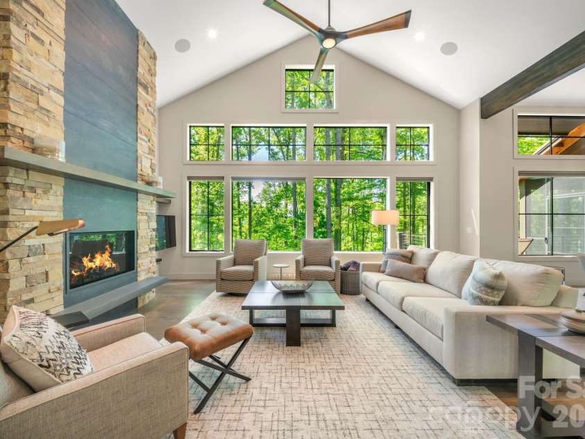 154 Wandering Oaks Way, Asheville, NC 28805.  MLS# CAR4374670, YatesRealty ID 23546. 