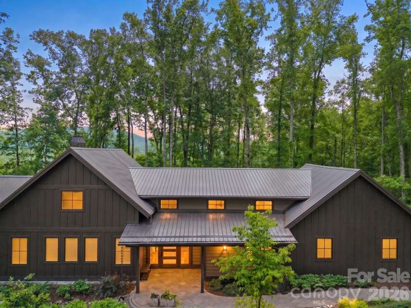 154 Wandering Oaks Way, Asheville, NC 28805.  MLS# CAR4374670, YatesRealty ID 23546. 