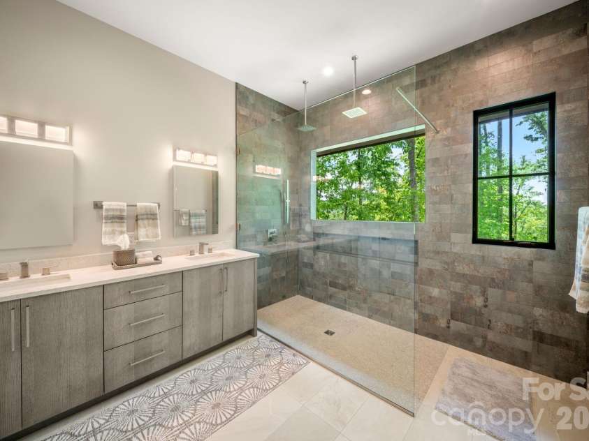 154 Wandering Oaks Way, Asheville, NC 28805.  MLS# CAR4374670, YatesRealty ID 23546. 