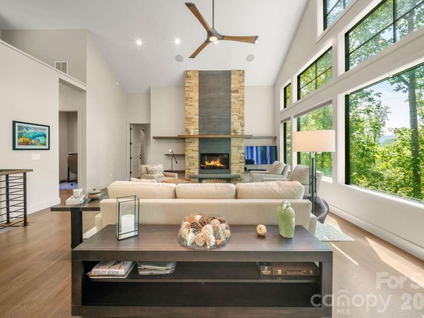 154 Wandering Oaks Way, Asheville, NC 28805.  MLS# CAR4374670, YatesRealty ID 23546. 