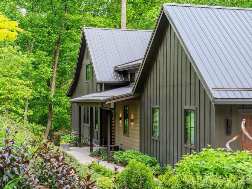 154 Wandering Oaks Way, Asheville, NC 28805.  MLS# CAR4374670, YatesRealty ID 23546. 