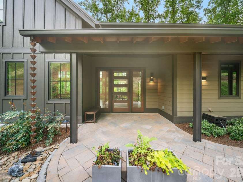 154 Wandering Oaks Way, Asheville, NC 28805.  MLS# CAR4374670, YatesRealty ID 23546. 