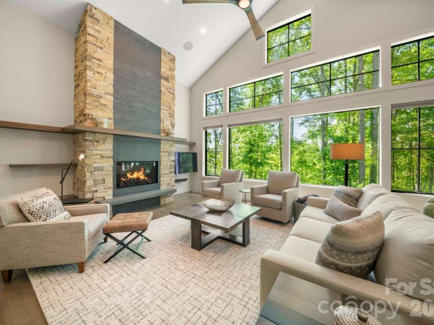 154 Wandering Oaks Way, Asheville, NC 28805.  MLS# CAR4374670, YatesRealty ID 23546. 