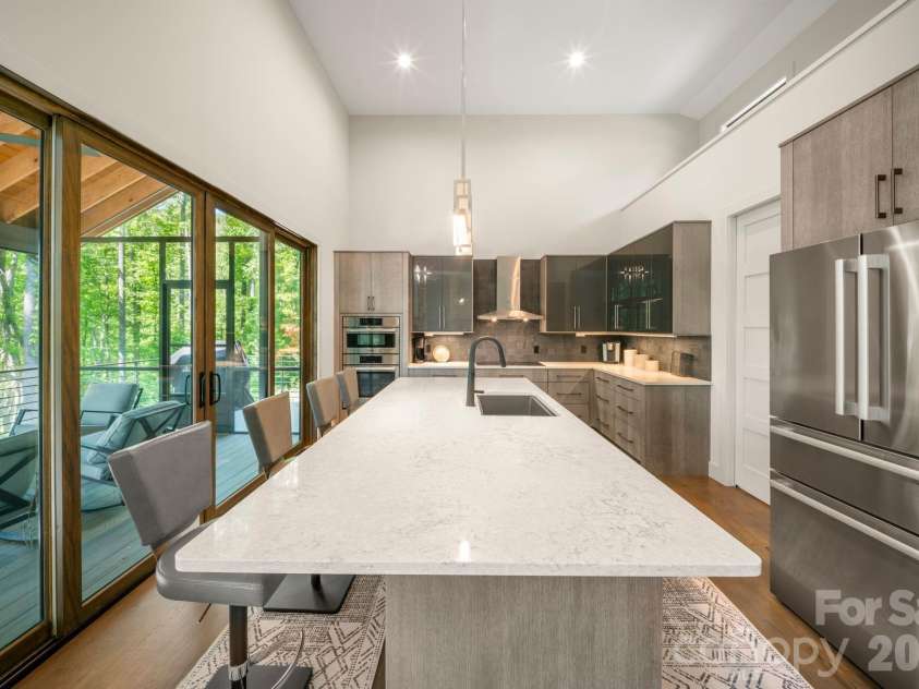 154 Wandering Oaks Way, Asheville, NC 28805.  MLS# CAR4374670, YatesRealty ID 23546. 