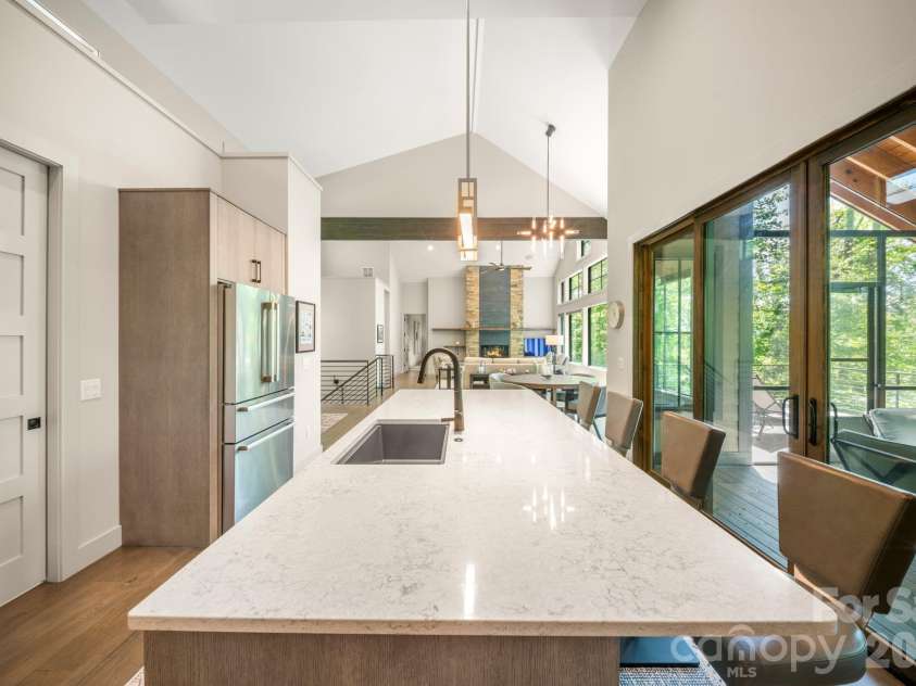 154 Wandering Oaks Way, Asheville, NC 28805.  MLS# CAR4374670, YatesRealty ID 23546. 