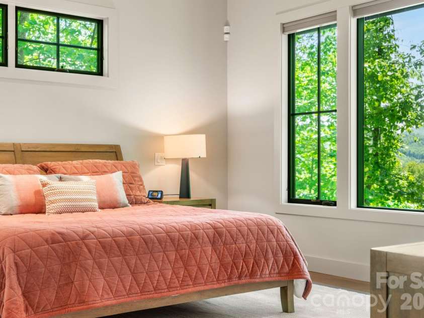 154 Wandering Oaks Way, Asheville, NC 28805.  MLS# CAR4374670, YatesRealty ID 23546. 