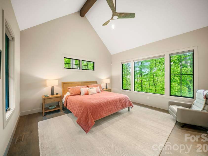 154 Wandering Oaks Way, Asheville, NC 28805.  MLS# CAR4374670, YatesRealty ID 23546. 