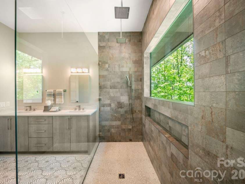 154 Wandering Oaks Way, Asheville, NC 28805.  MLS# CAR4374670, YatesRealty ID 23546. 