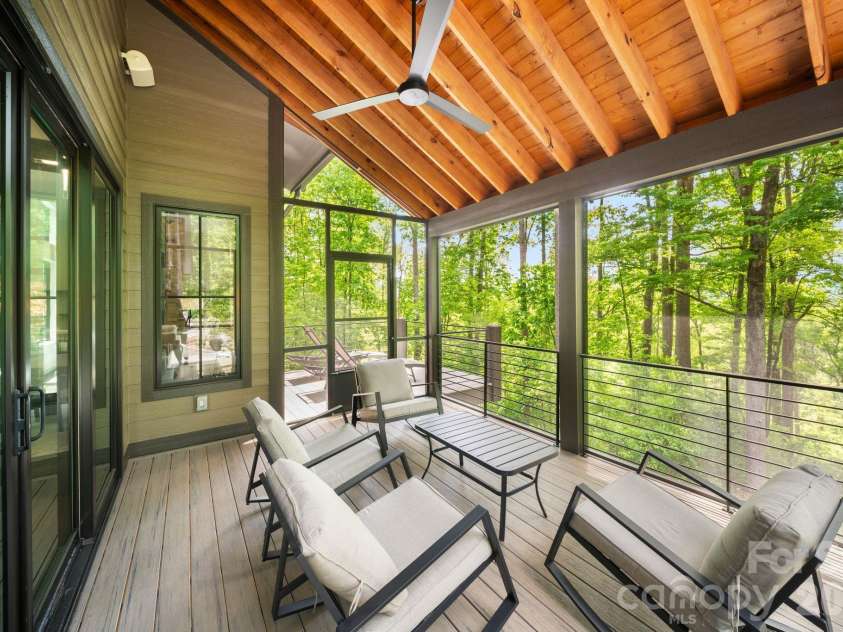 154 Wandering Oaks Way, Asheville, NC 28805.  MLS# CAR4374670, YatesRealty ID 23546. 